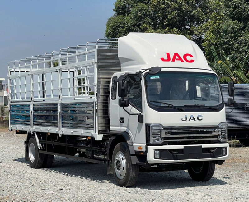 Ngoại thất của JAC N900 Plus có thiết kế vuông vức